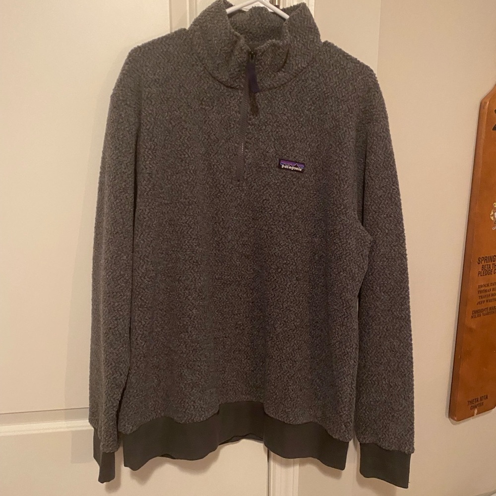 Patagonia quarter zip XL worn twice
